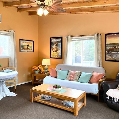 Riverview Cozy Home By The River クラマス エクステリア 写真