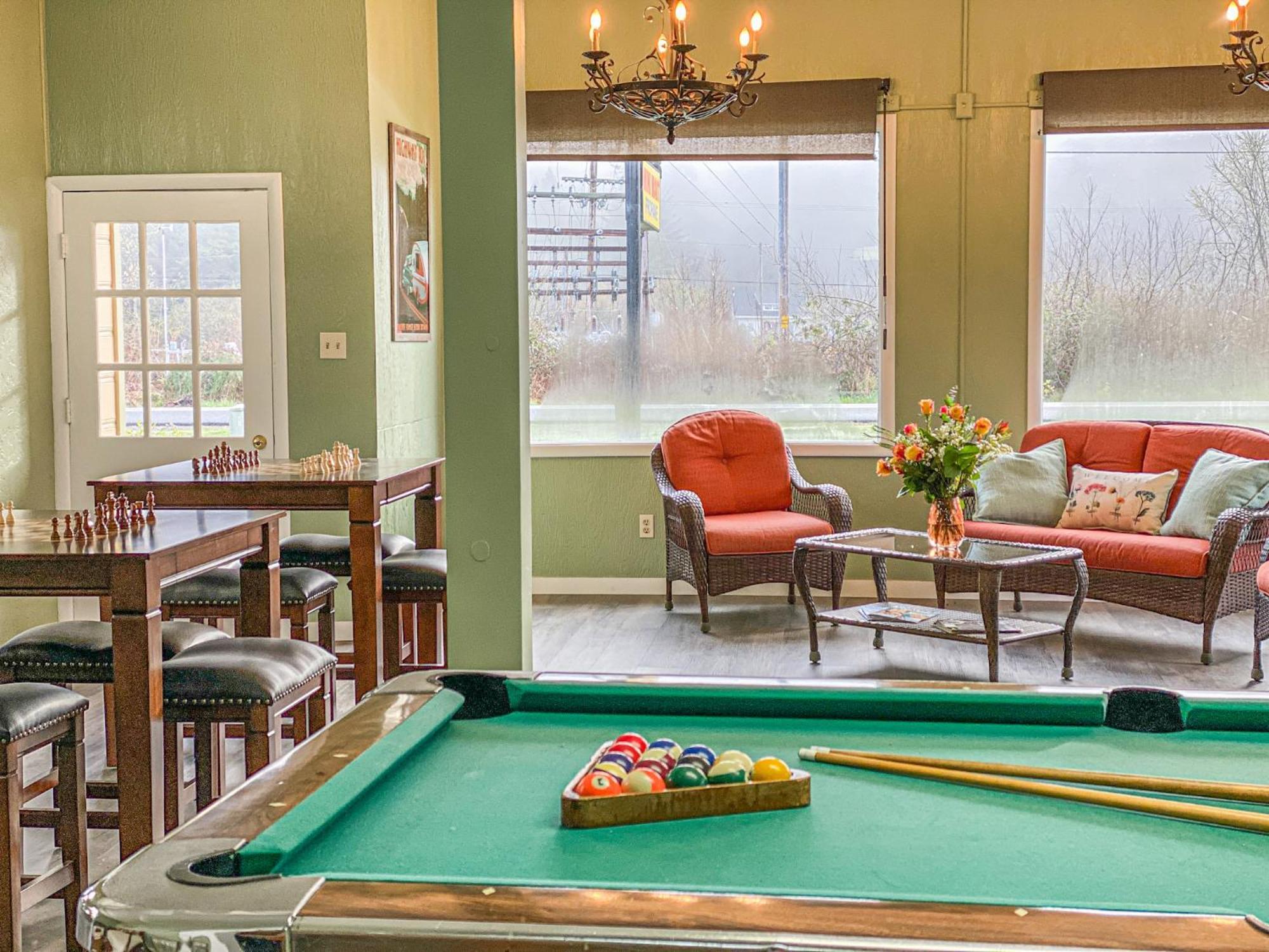 Riverview Cozy Home By The River クラマス エクステリア 写真